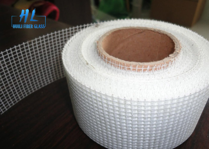 C thủy tinh 60g - 65g / m2 sợi thủy tinh tự dán băng lưới Sức mạnh kháng kiềm mẫu miễn phí