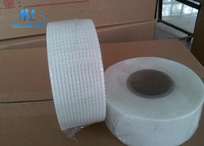 C Glass Plain Woven Fiberglass Self Adhesive Mesh Tape Sức mạnh băng cho các vết nứt tường lên đến 500C